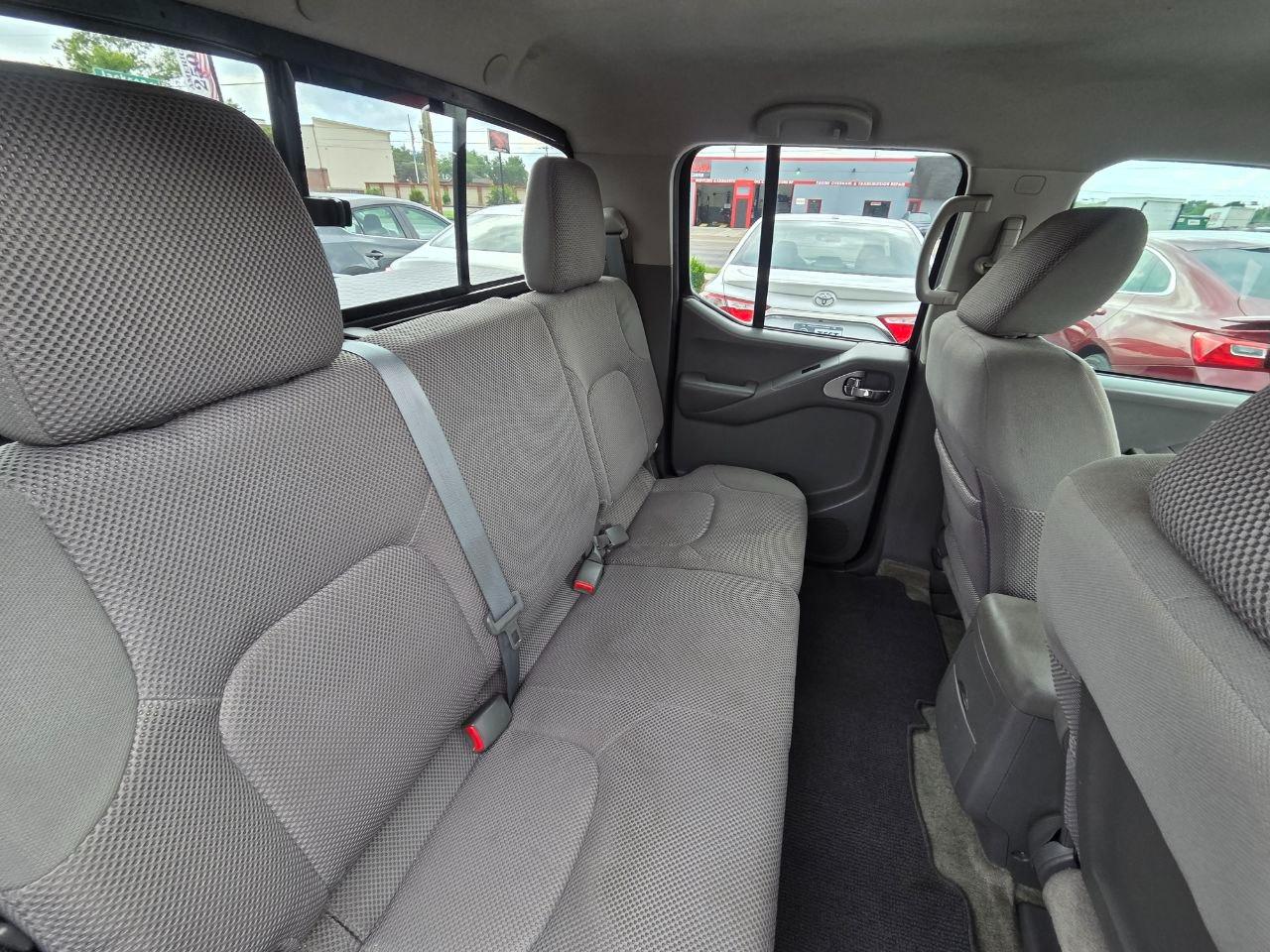 Nissan Frontier SV Crew Cab 2WD 2014