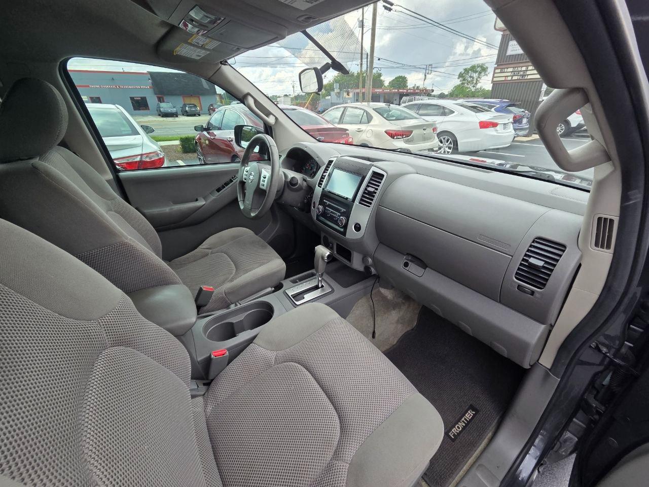 Nissan Frontier SV Crew Cab 2WD 2014