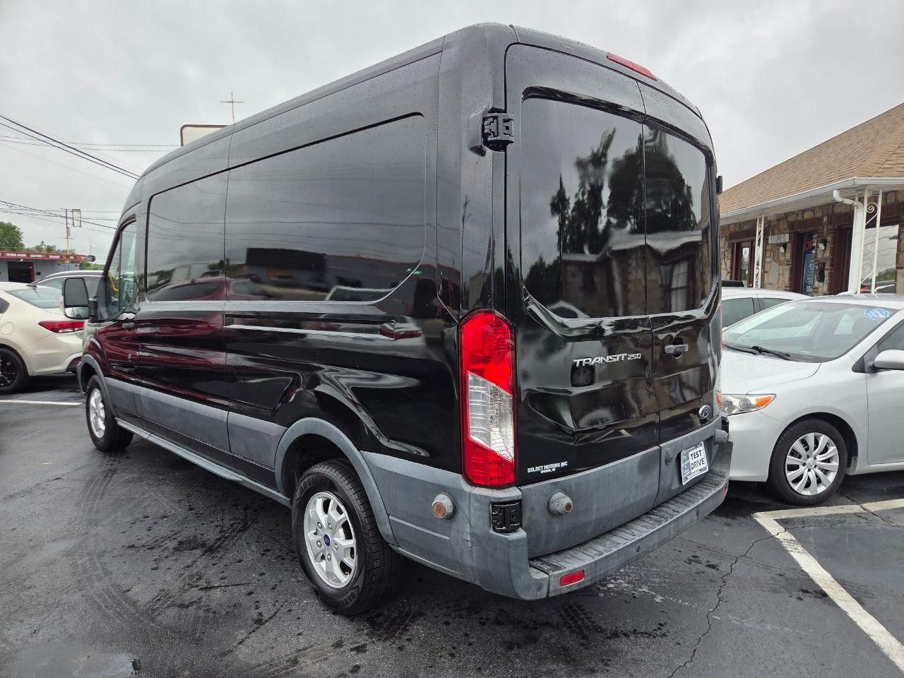 Ford Transit 250 Van Med. Roof w/Sliding Pass. 148-in. WB 2015