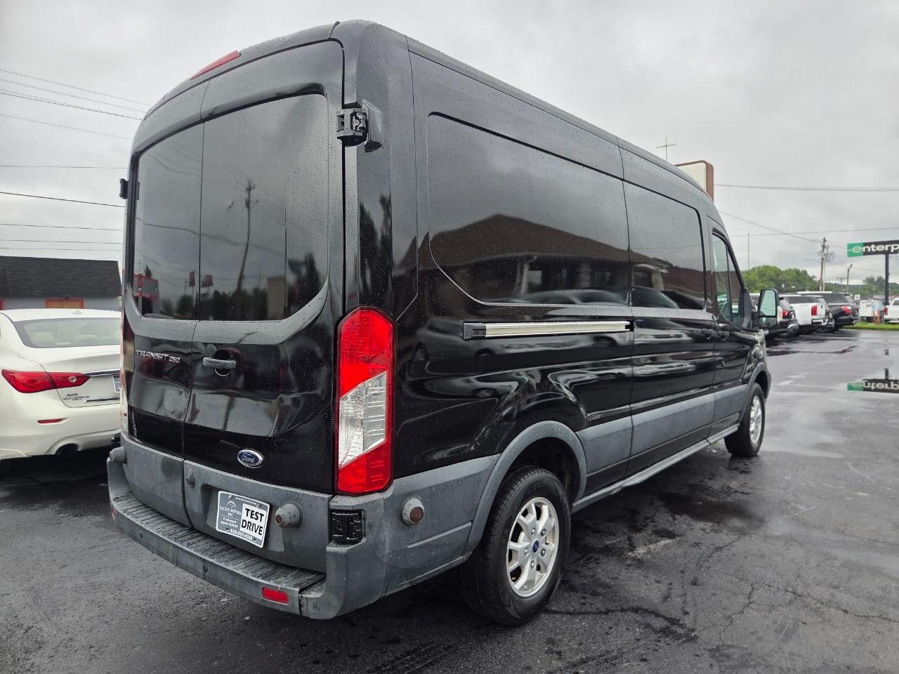 Ford Transit 250 Van Med. Roof w/Sliding Pass. 148-in. WB 2015
