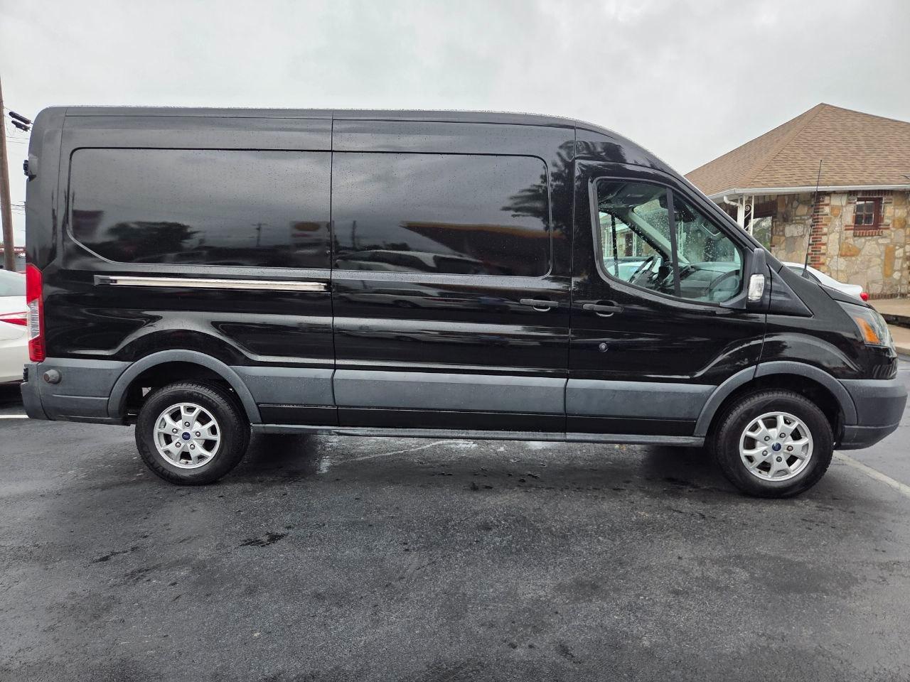 Ford Transit 250 Van Med. Roof w/Sliding Pass. 148-in. WB 2015