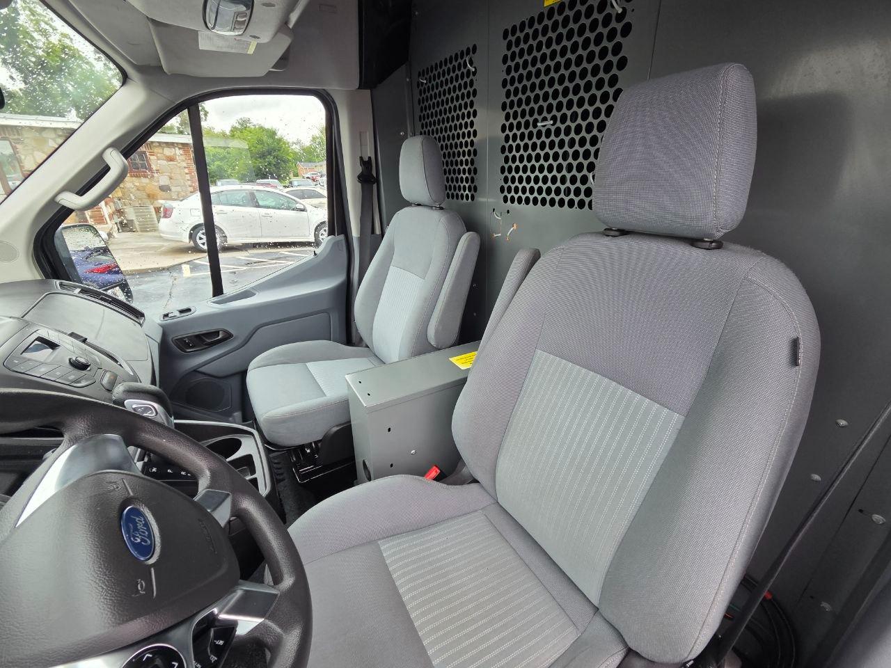 Ford Transit 250 Van Med. Roof w/Sliding Pass. 148-in. WB 2015