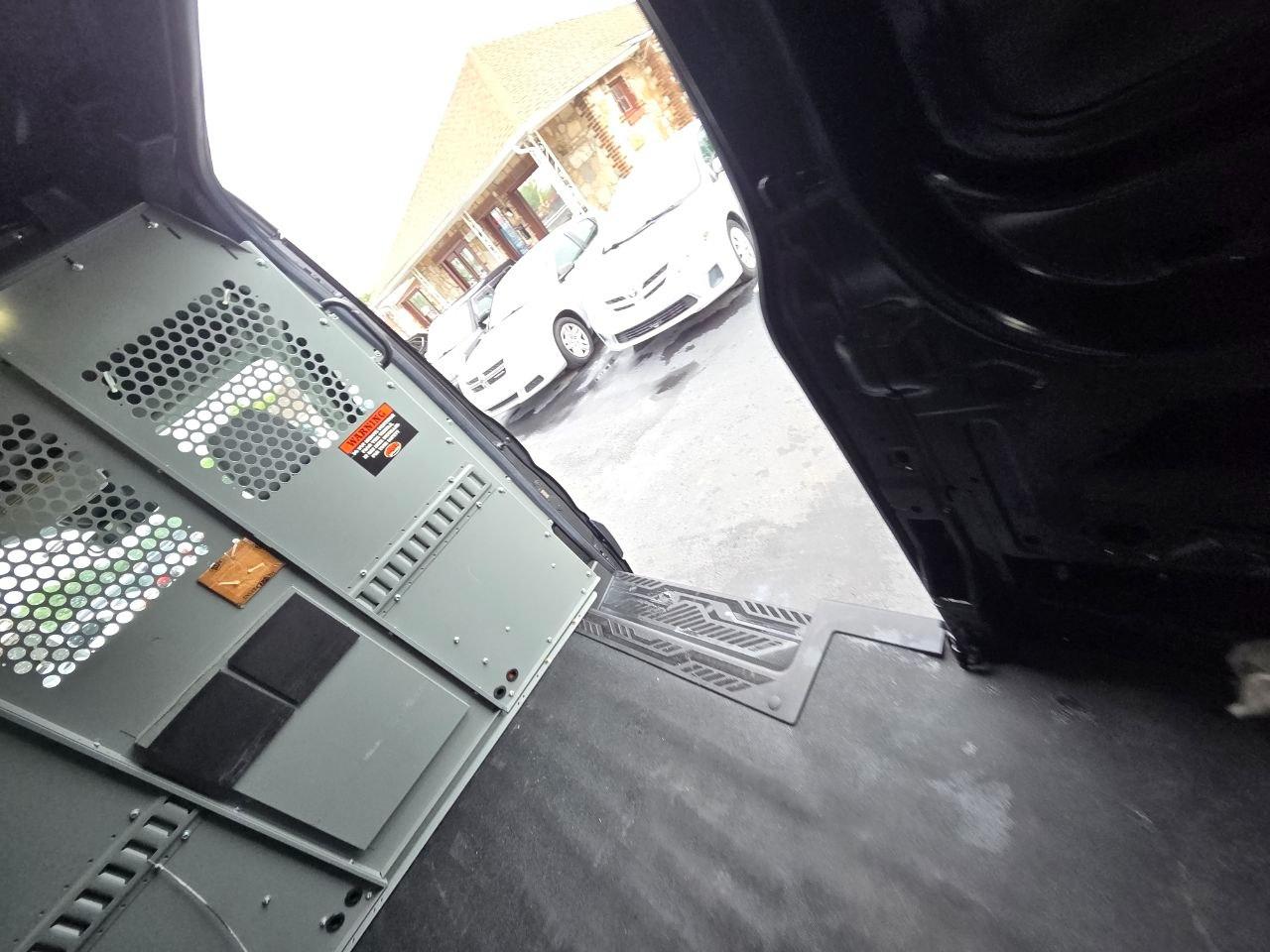 Ford Transit 250 Van Med. Roof w/Sliding Pass. 148-in. WB 2015