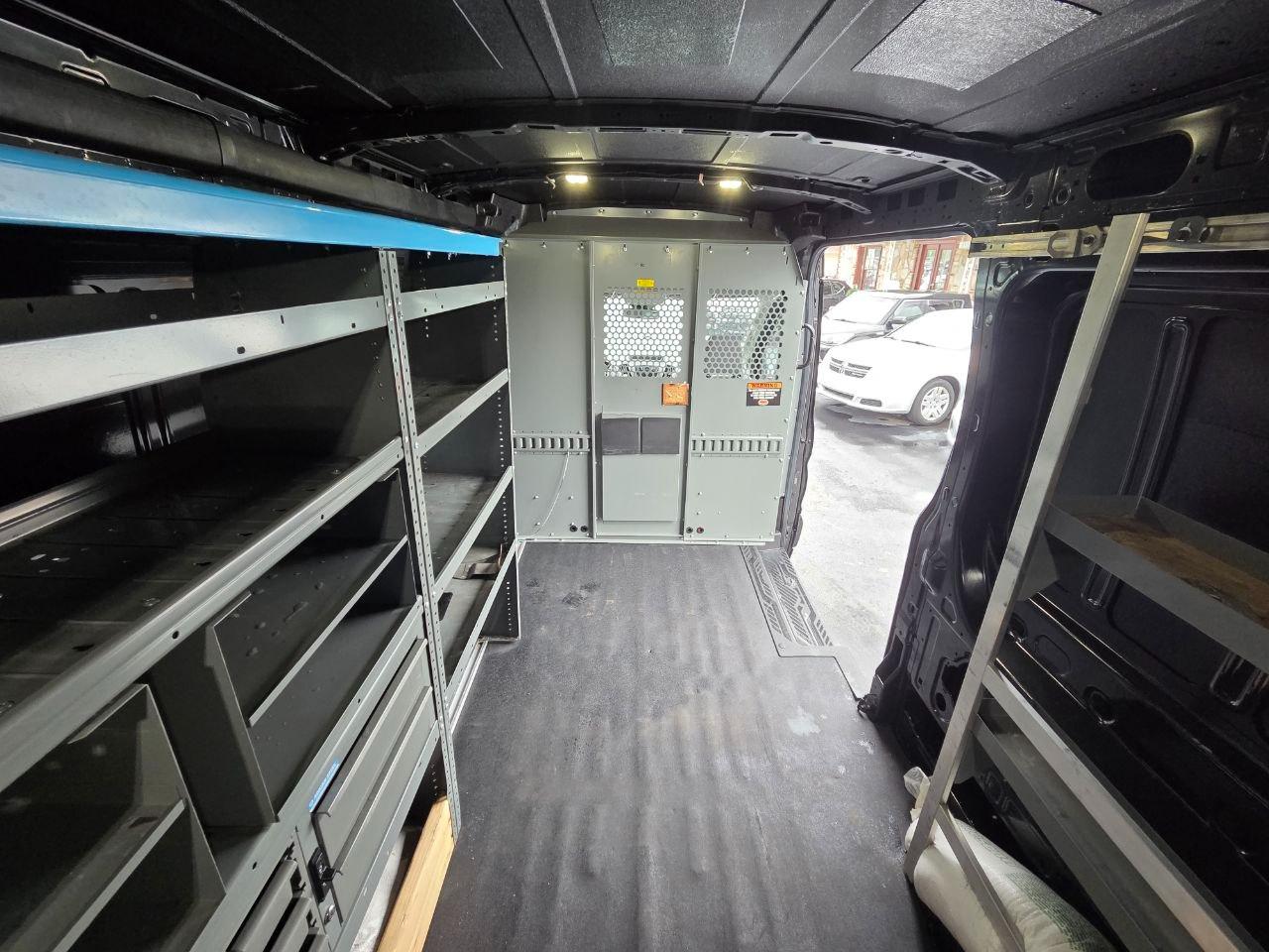 Ford Transit 250 Van Med. Roof w/Sliding Pass. 148-in. WB 2015