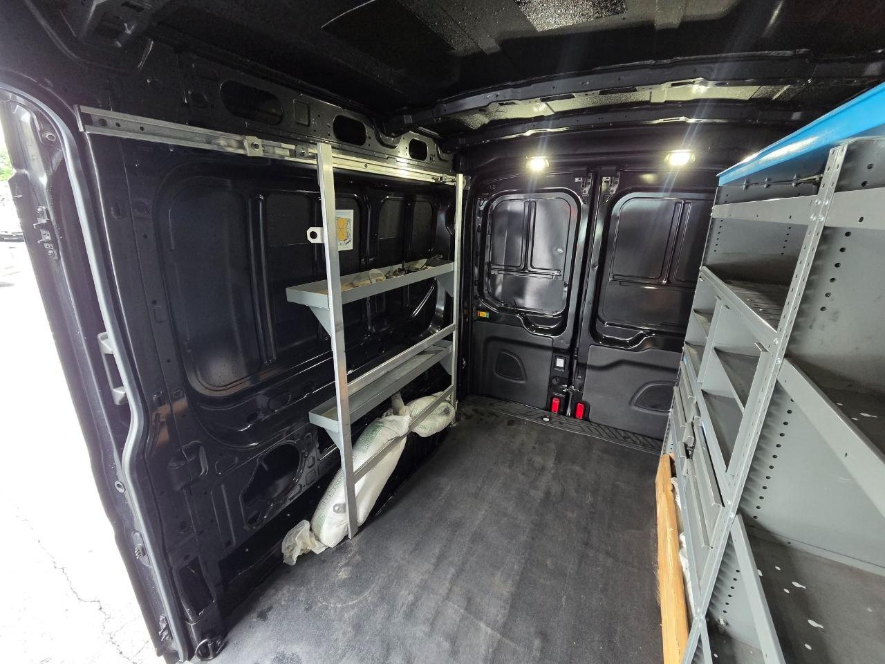 Ford Transit 250 Van Med. Roof w/Sliding Pass. 148-in. WB 2015