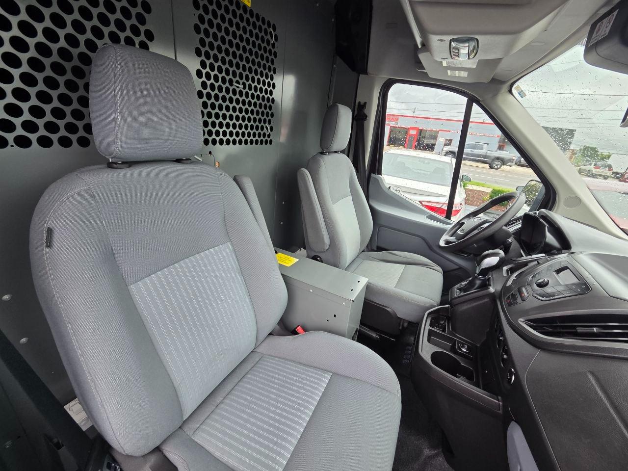 Ford Transit 250 Van Med. Roof w/Sliding Pass. 148-in. WB 2015