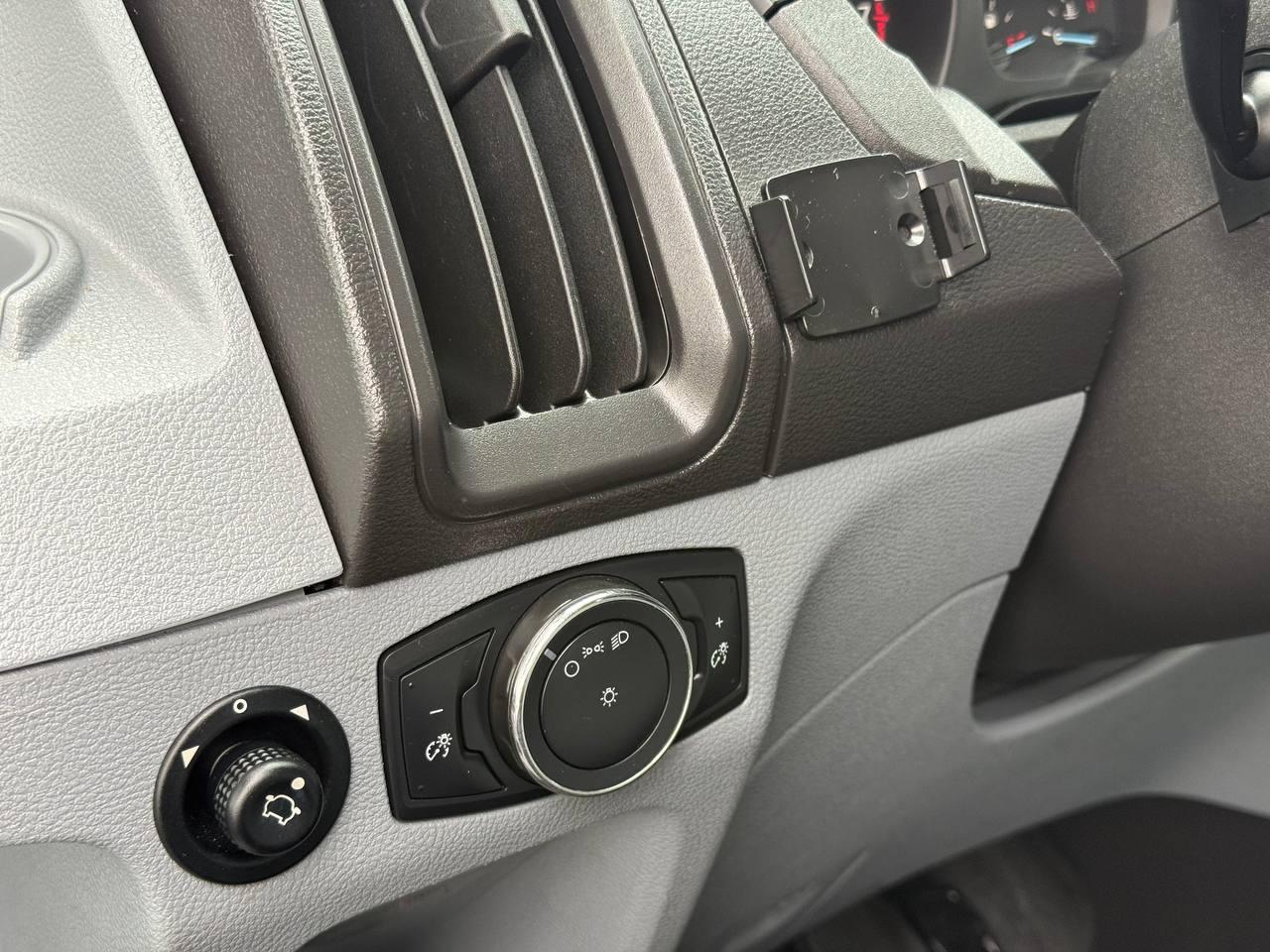 Ford Transit 250 Van Med. Roof w/Sliding Pass. 148-in. WB 2015