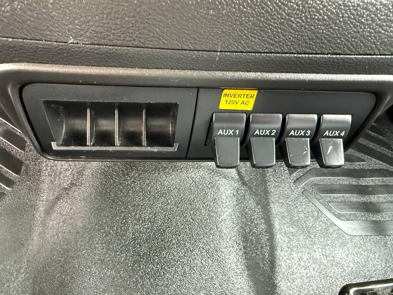 Ford Transit 250 Van Med. Roof w/Sliding Pass. 148-in. WB 2015