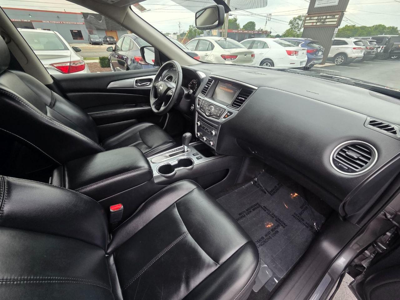 Nissan Pathfinder SL 2WD 2018