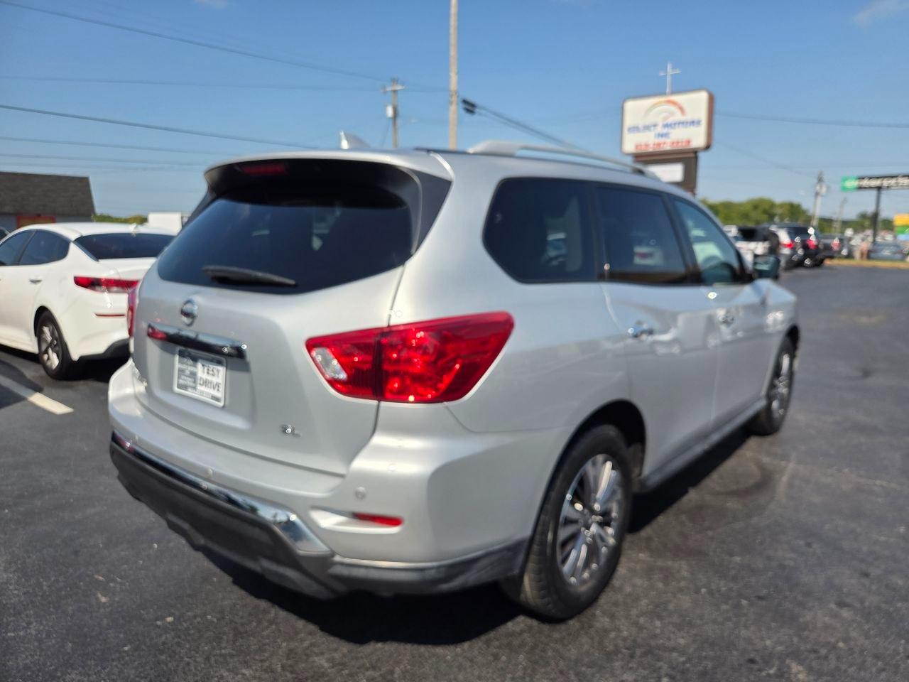 Nissan Pathfinder SL 2WD 2019