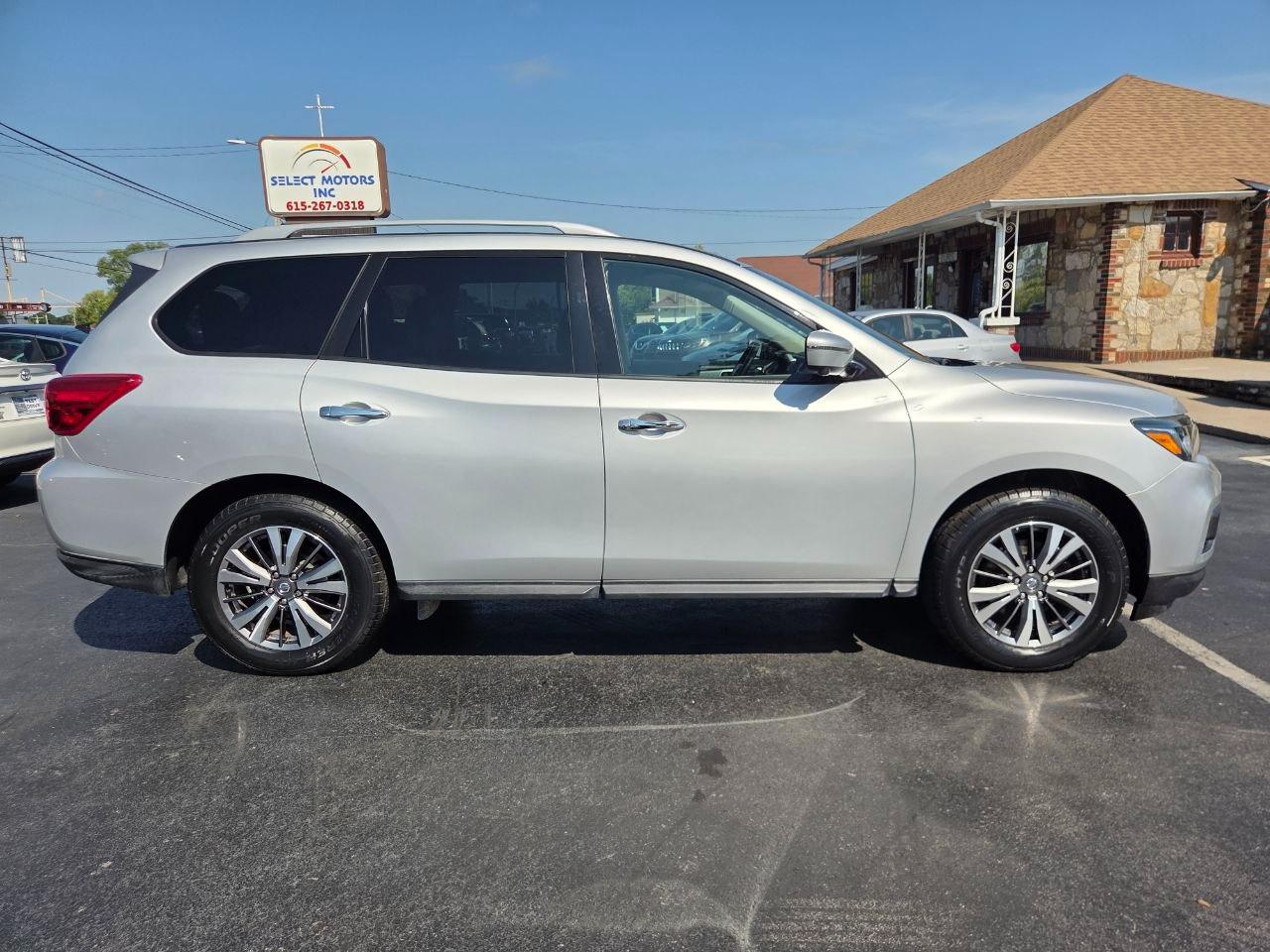 Nissan Pathfinder SL 2WD 2019