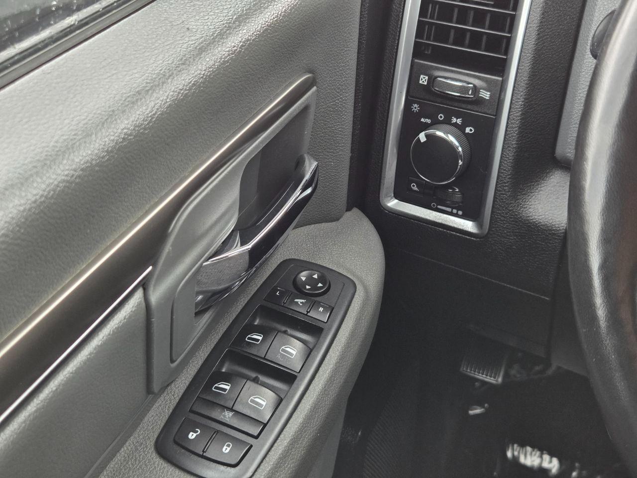 RAM 1500 Classic SLT Crew Cab LWB 2WD 2020