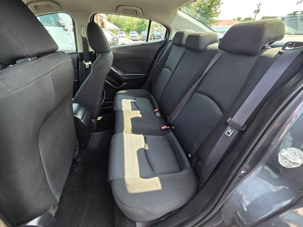 Mazda MAZDA3 i Sport AT 4-Door 2015