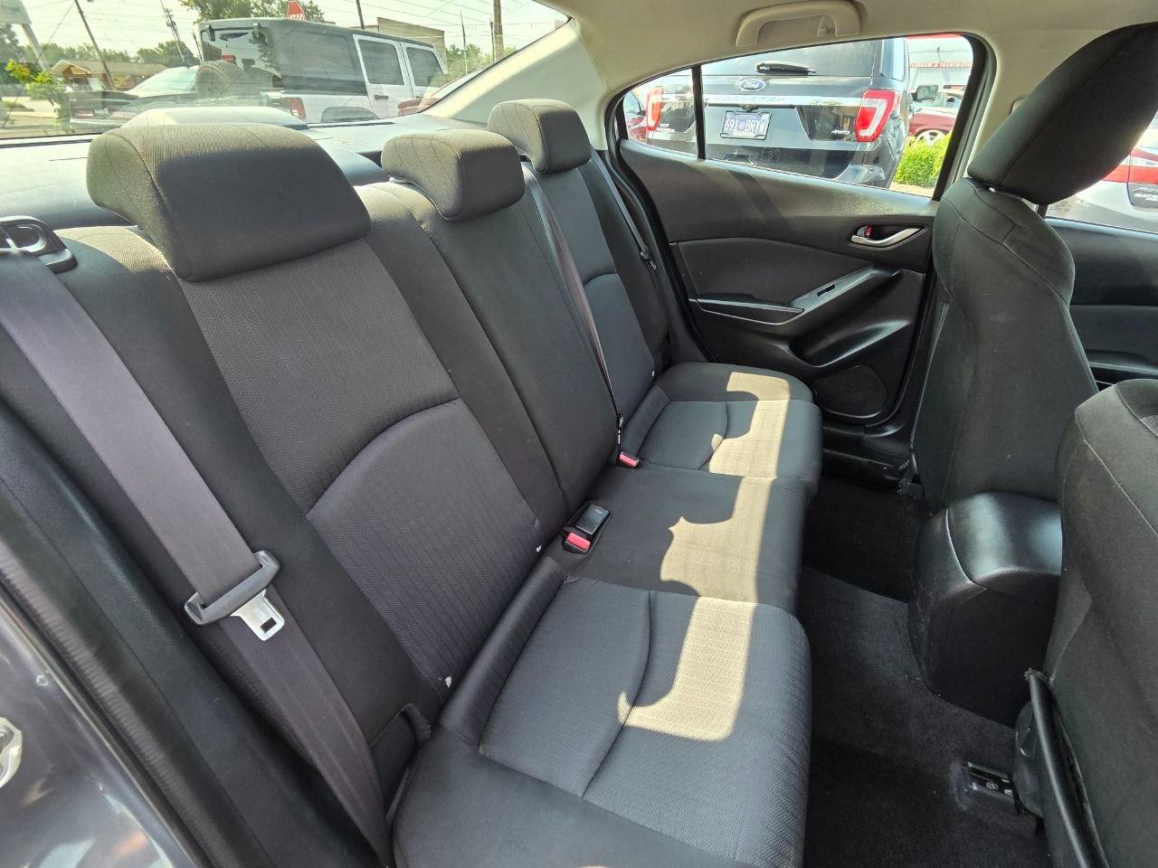 Mazda MAZDA3 i Sport AT 4-Door 2015