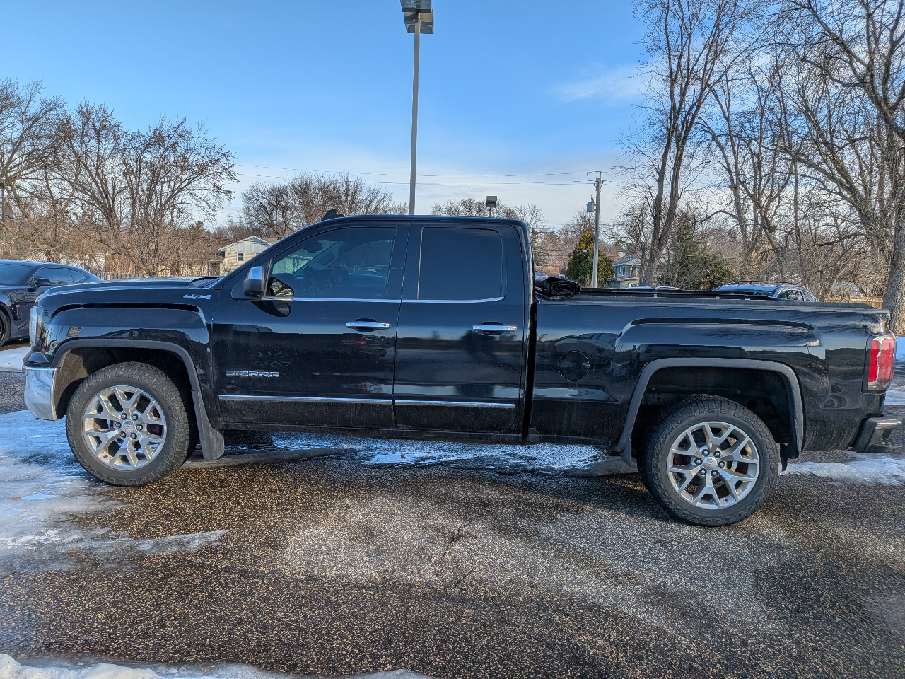 GMC Sierra 1500 4WD Double Cab 143.5" SLT 2017