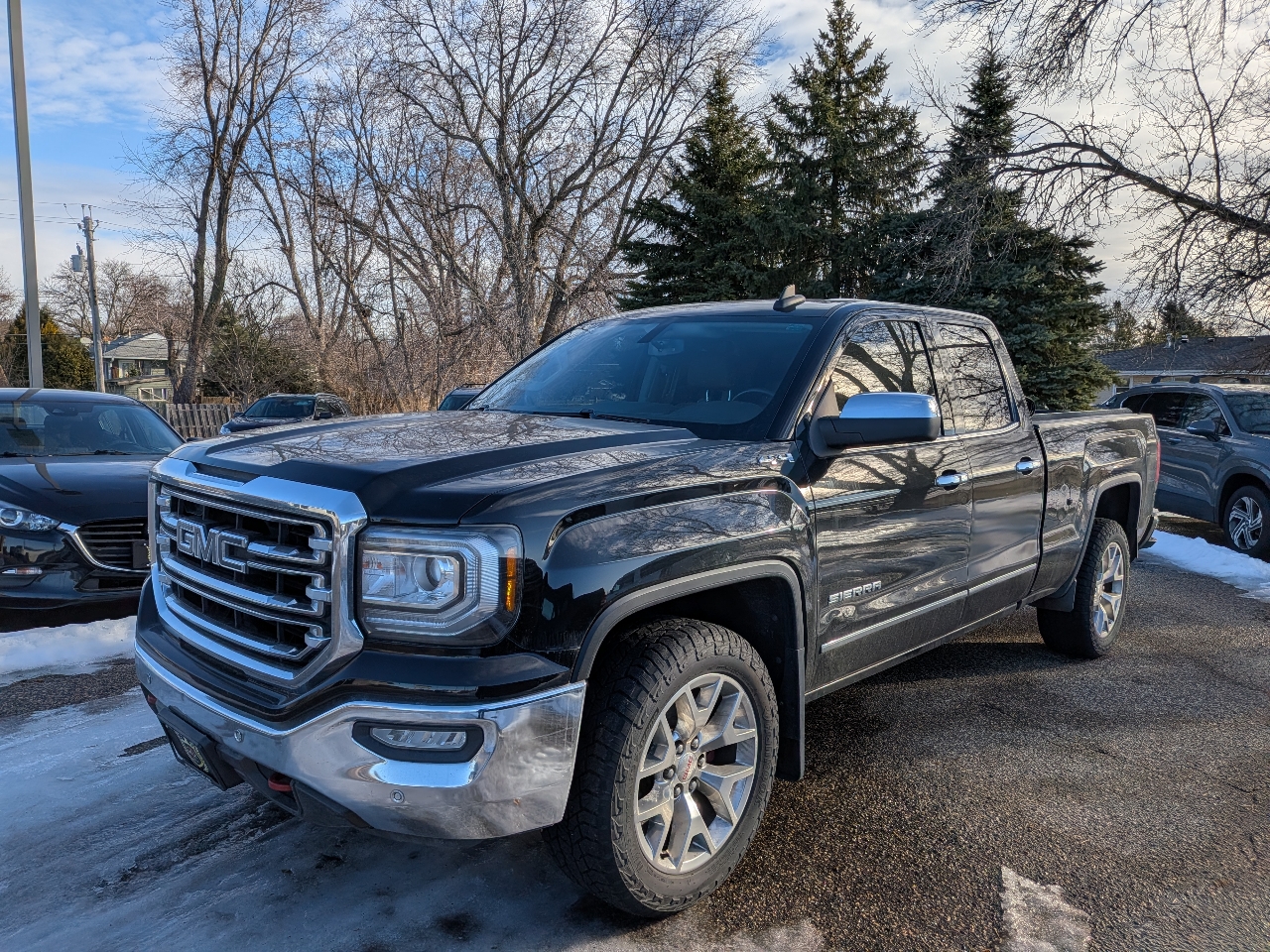 GMC Sierra 1500 4WD Double Cab 143.5" SLT 2017