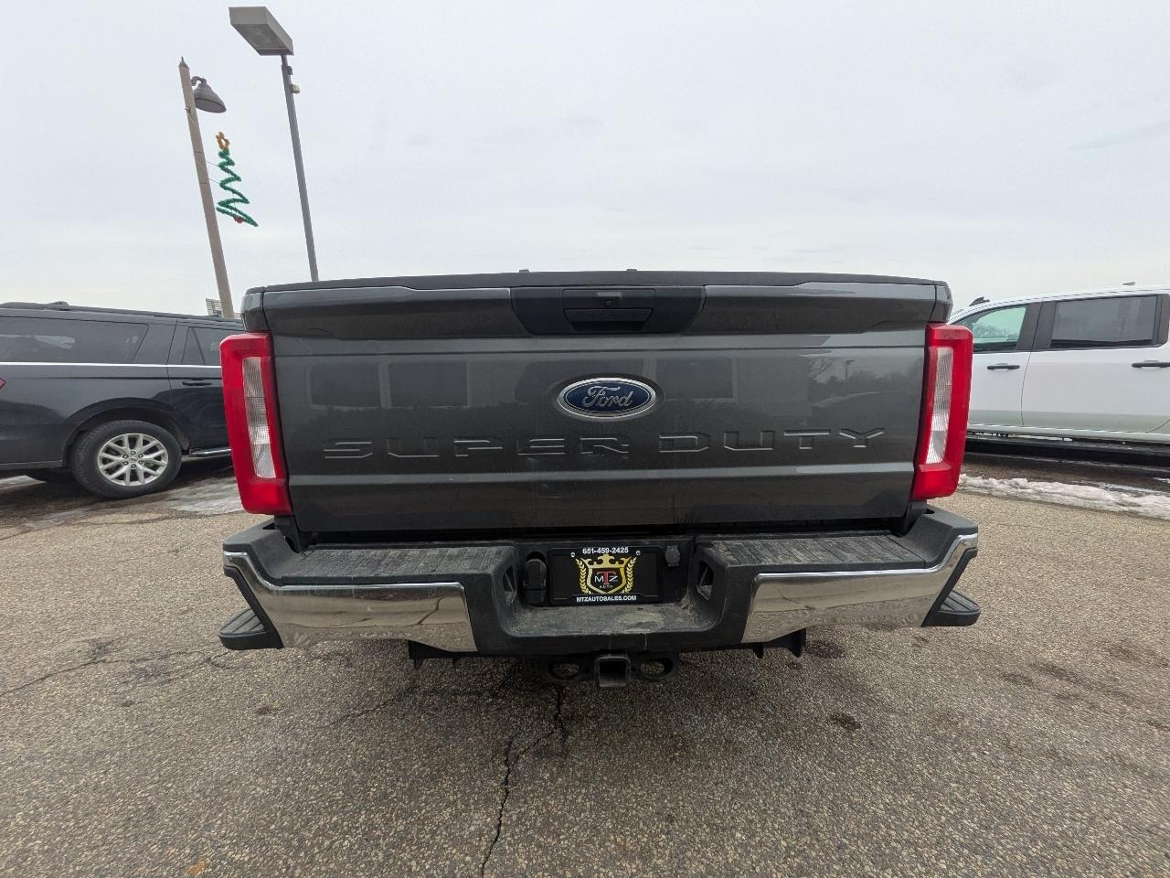 Ford Super Duty F-350 DRW XL 4WD Crew Cab 8' Box 2023