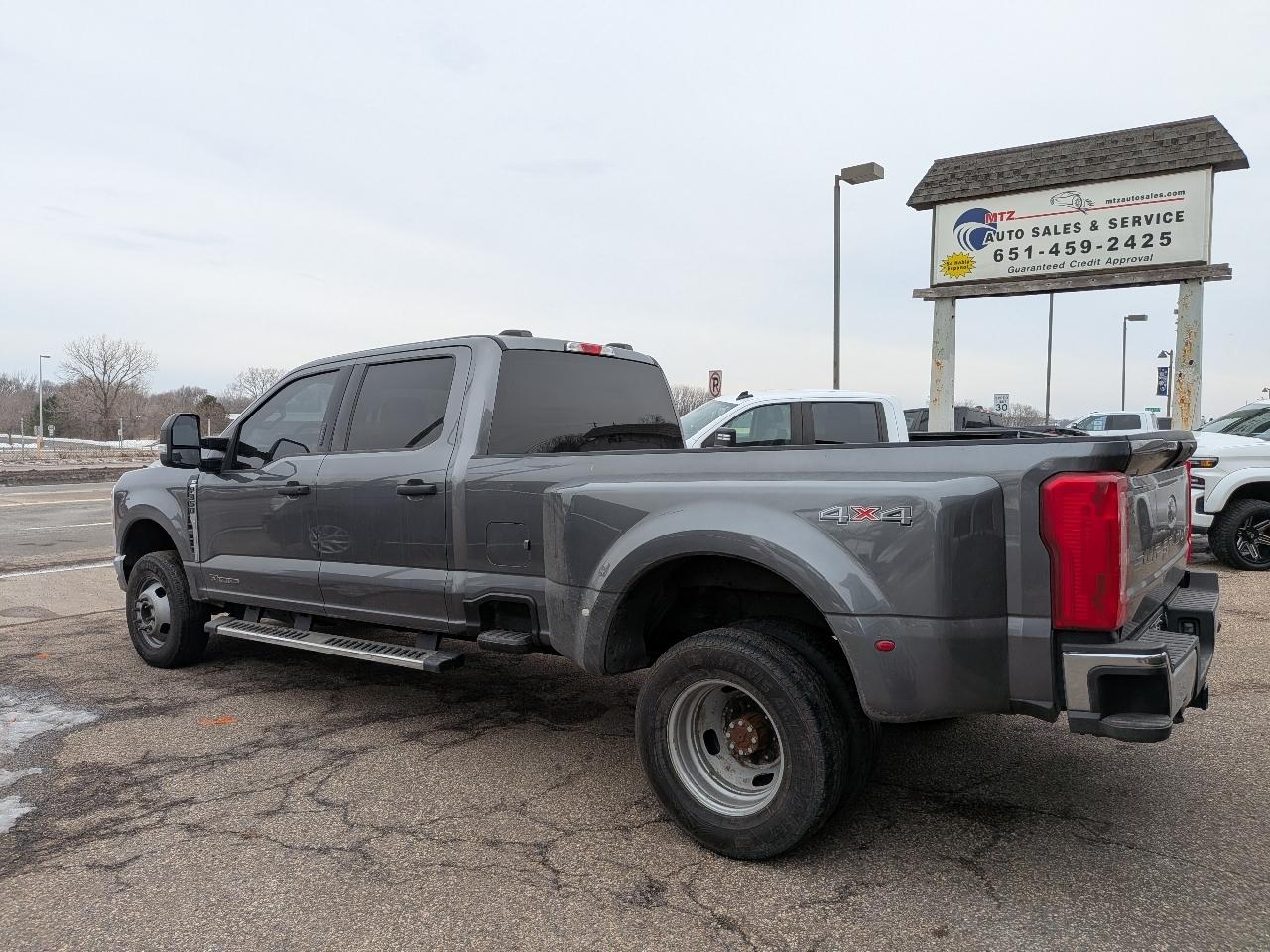 Ford Super Duty F-350 DRW XL 4WD Crew Cab 8' Box 2023