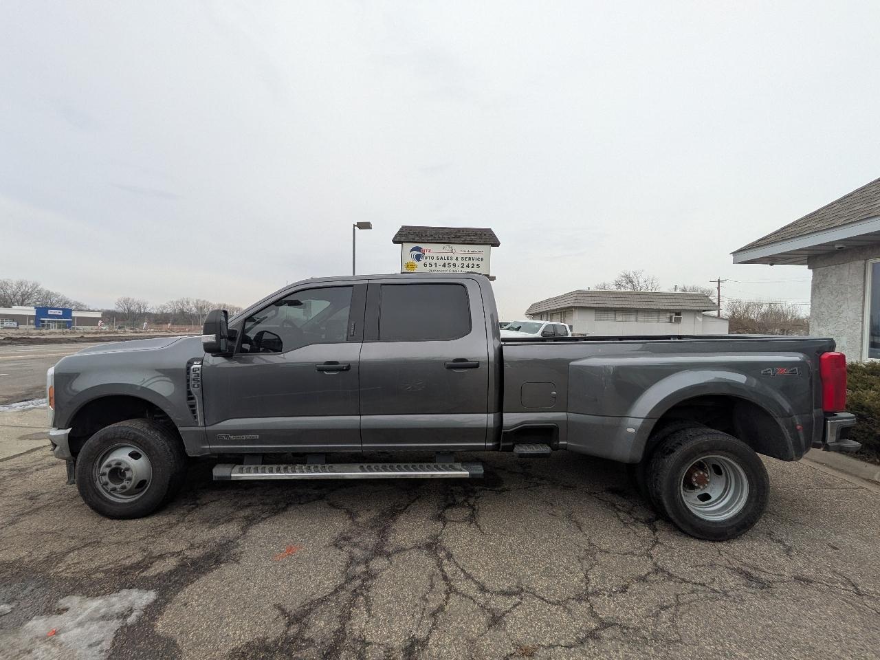 Ford Super Duty F-350 DRW XL 4WD Crew Cab 8' Box 2023
