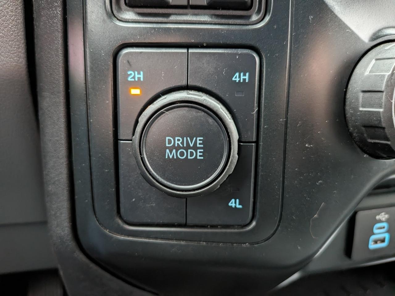 Ford Super Duty F-350 DRW XL 4WD Crew Cab 8' Box 2023