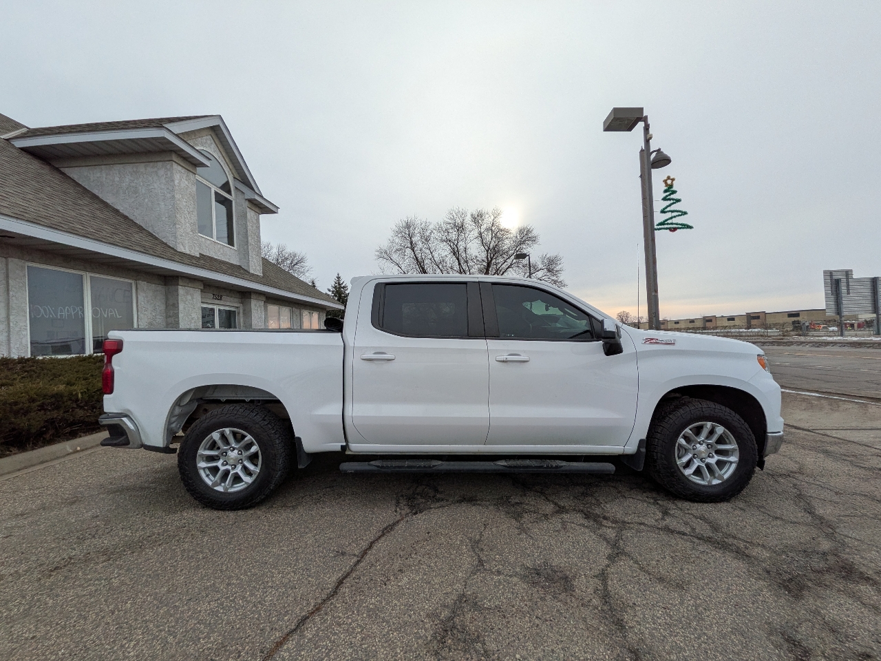 Chevrolet Silverado 1500 4WD Crew Cab 147" LT w/1LT 2023