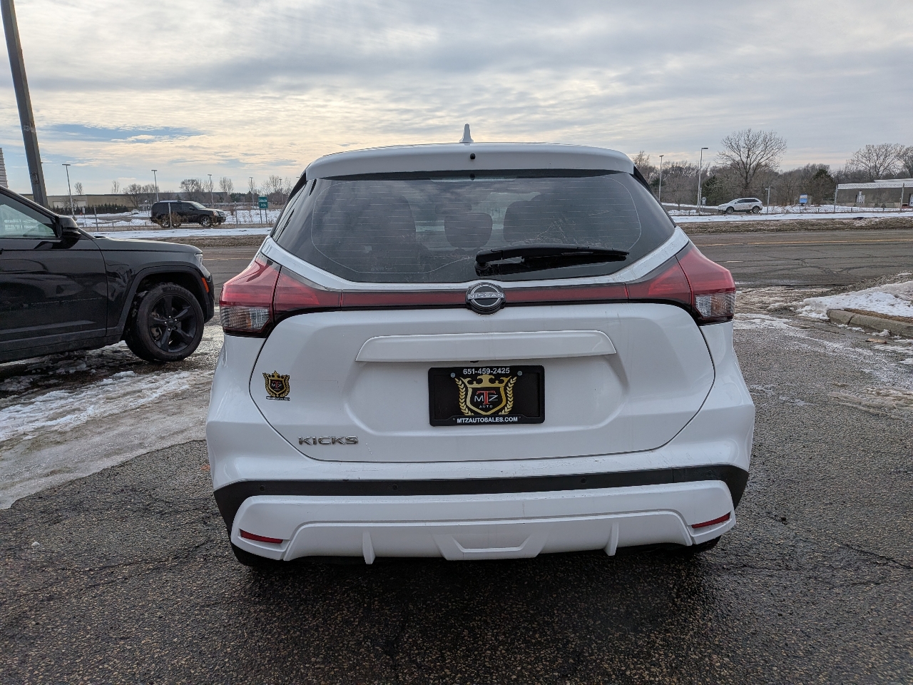 Nissan Kicks S FWD 2023