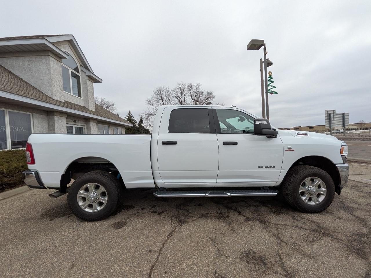 RAM 2500 Big Horn 4x4 Crew Cab 6'4" Box 2024