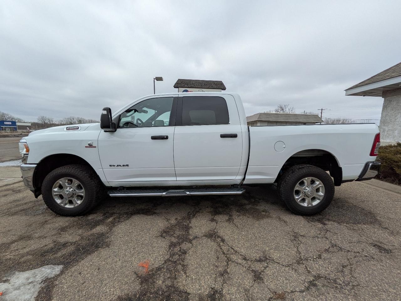 RAM 2500 Big Horn 4x4 Crew Cab 6'4" Box 2024