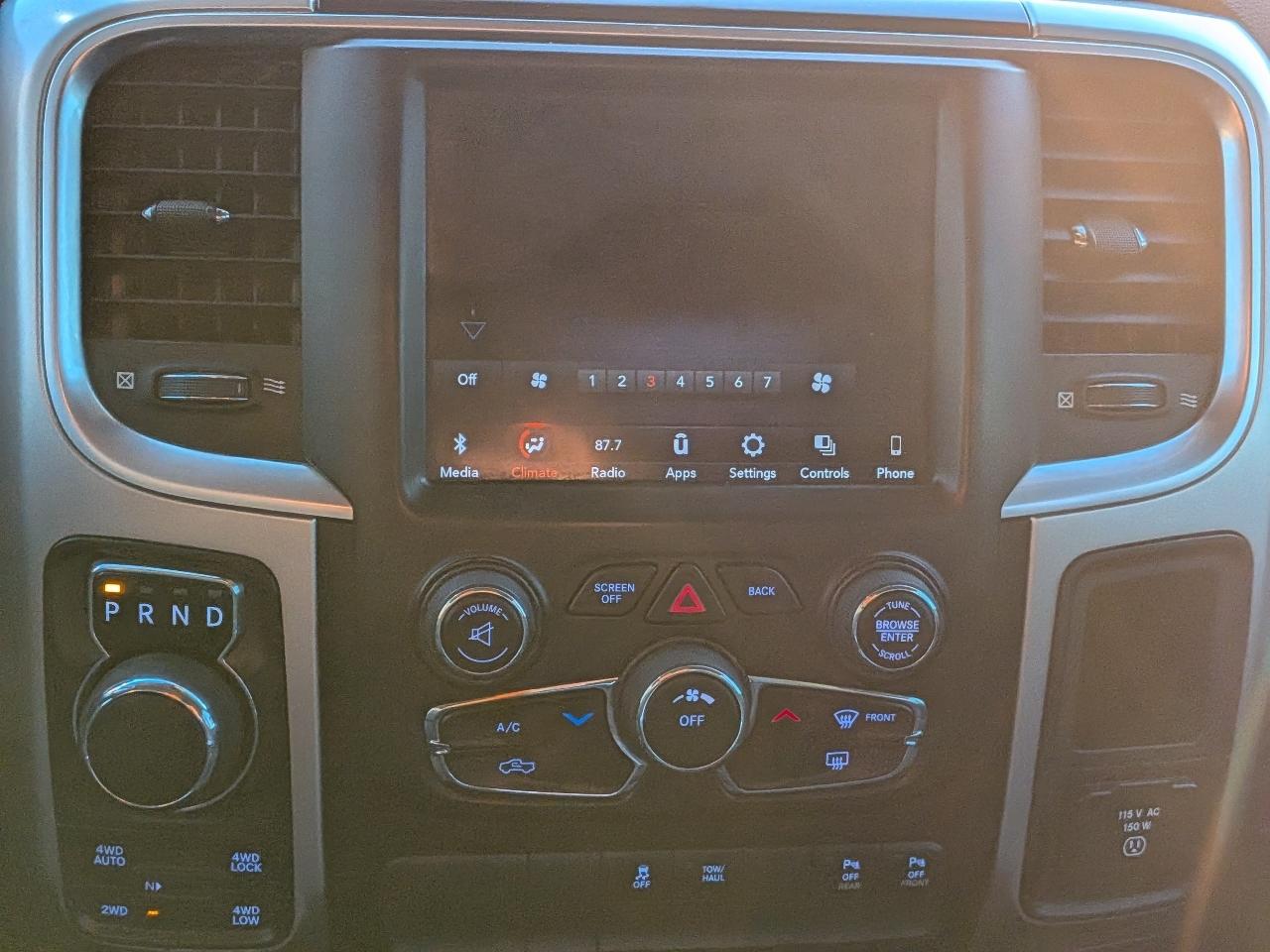 RAM 1500 Big Horn 4x4 Crew Cab 6'4" Box 2018