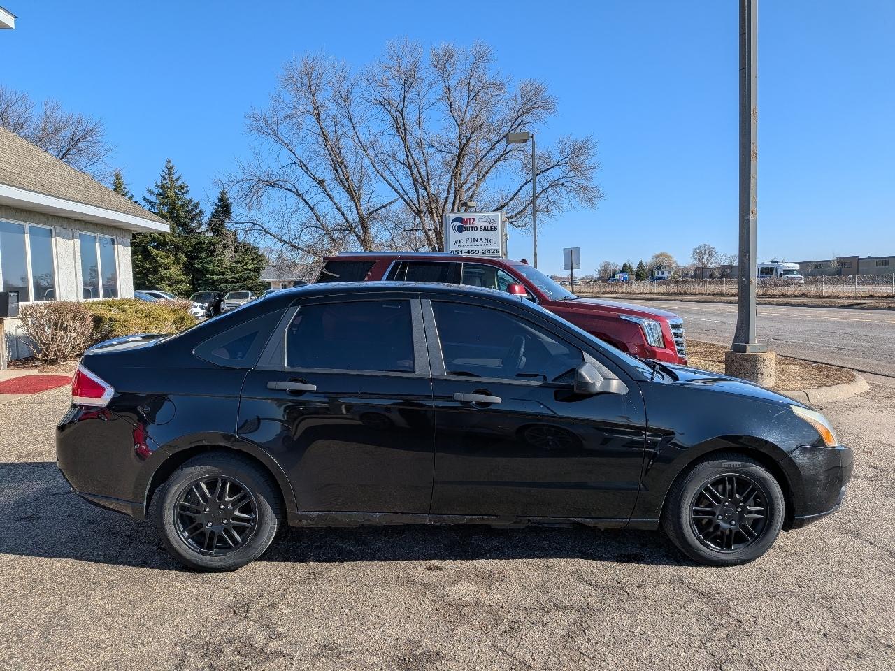 Ford Focus 4dr Sdn SE 2010