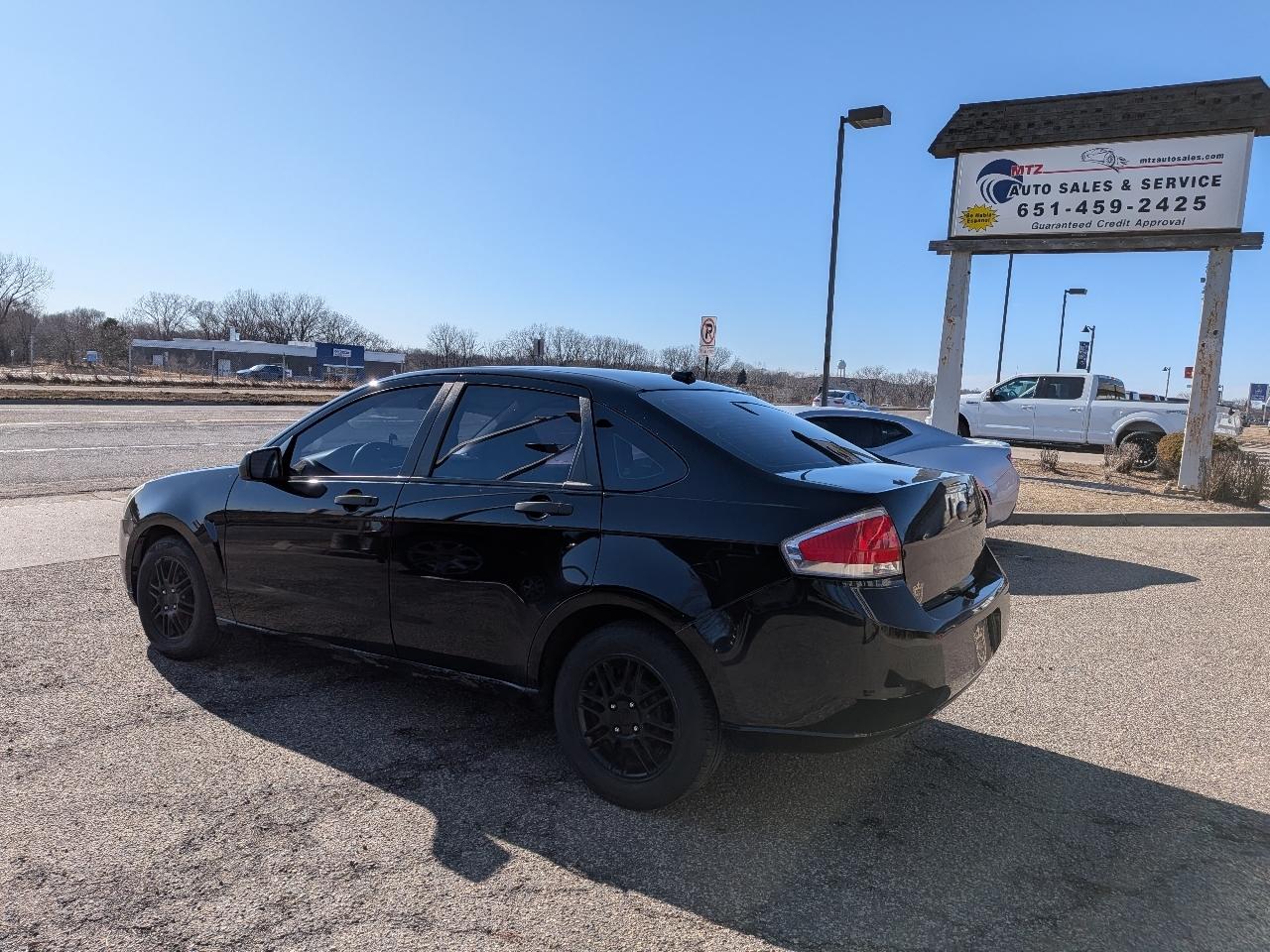 Ford Focus 4dr Sdn SE 2010