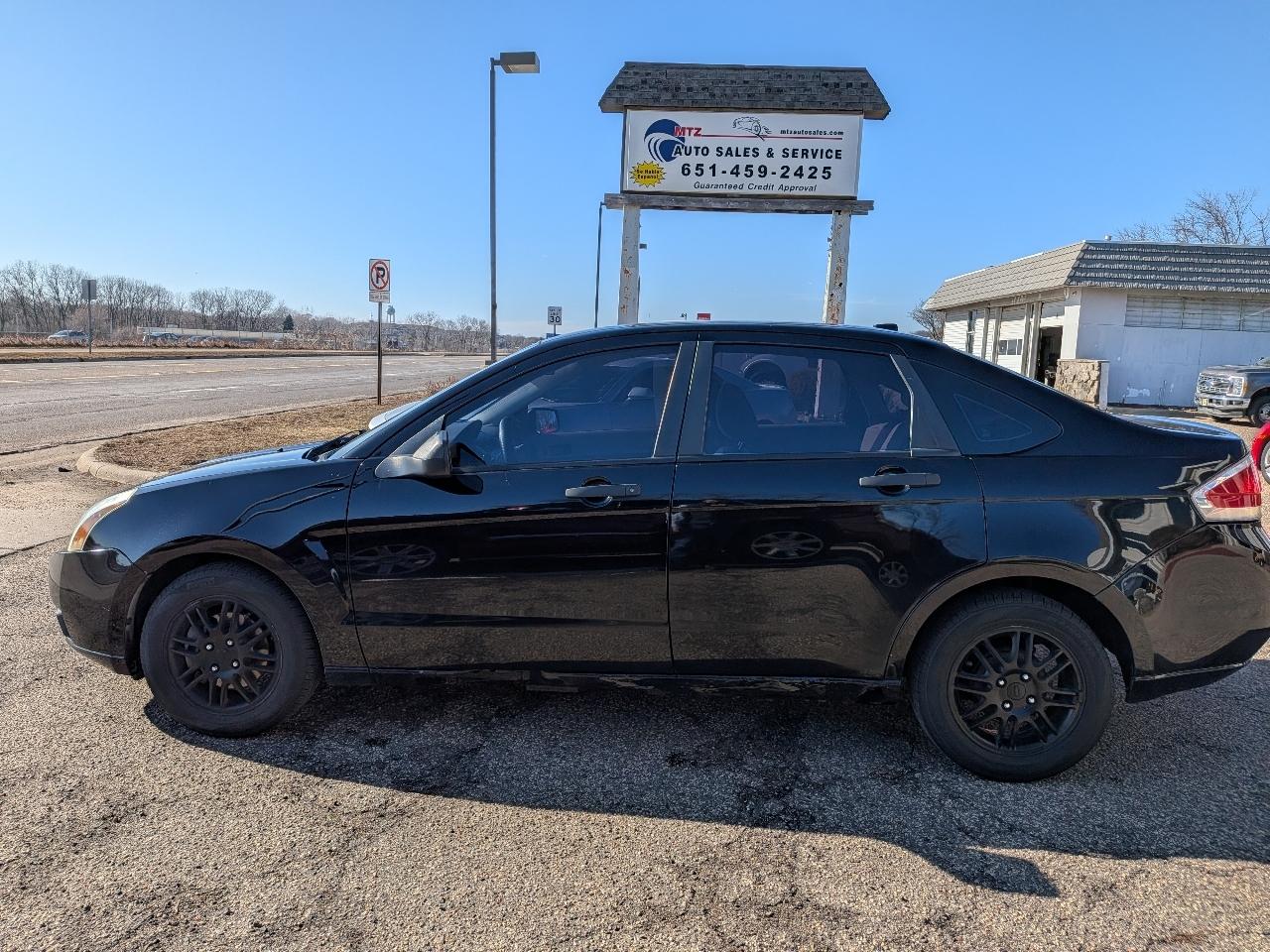 Ford Focus 4dr Sdn SE 2010