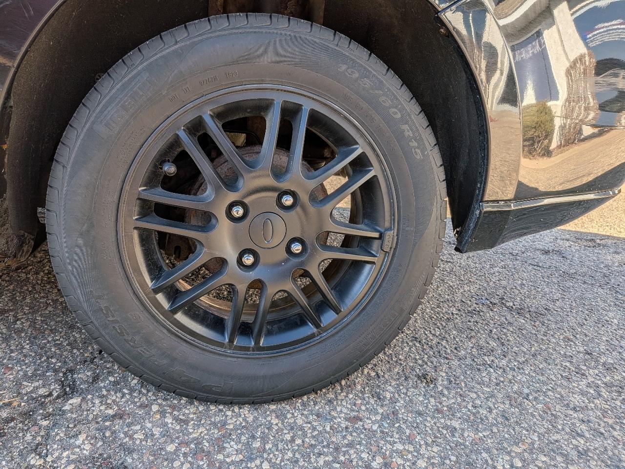 Ford Focus 4dr Sdn SE 2010