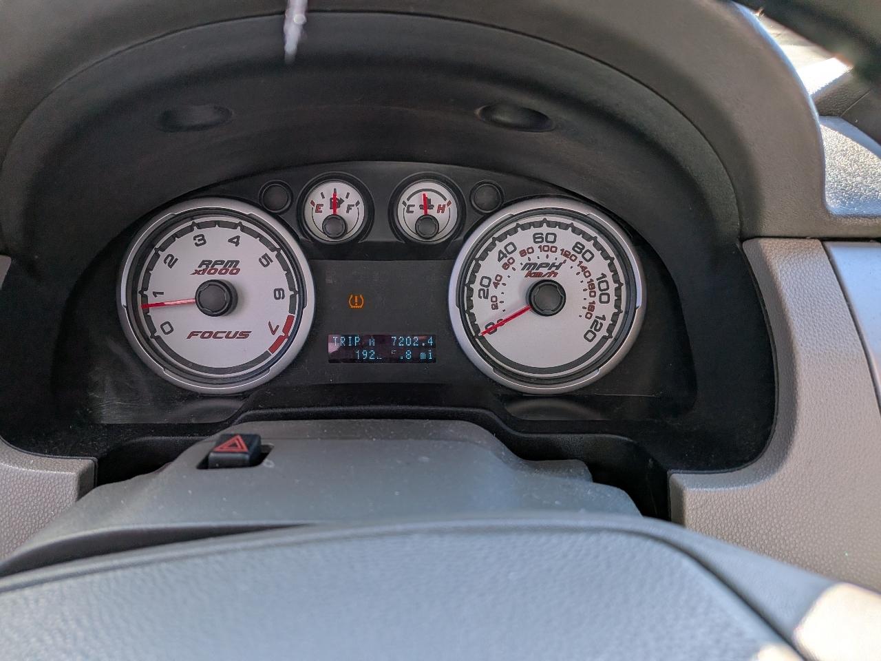 Ford Focus 4dr Sdn SE 2010