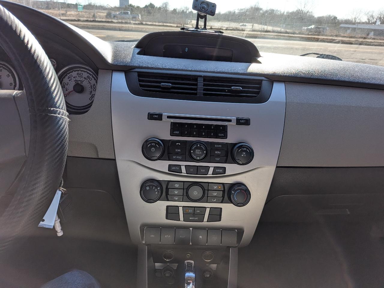 Ford Focus 4dr Sdn SE 2010