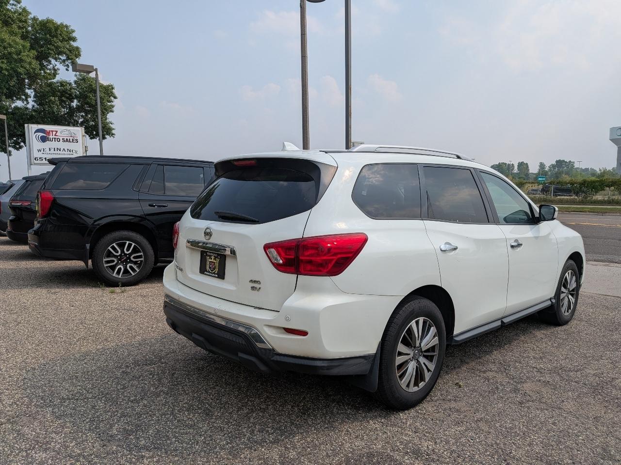 Nissan Pathfinder SV 2020
