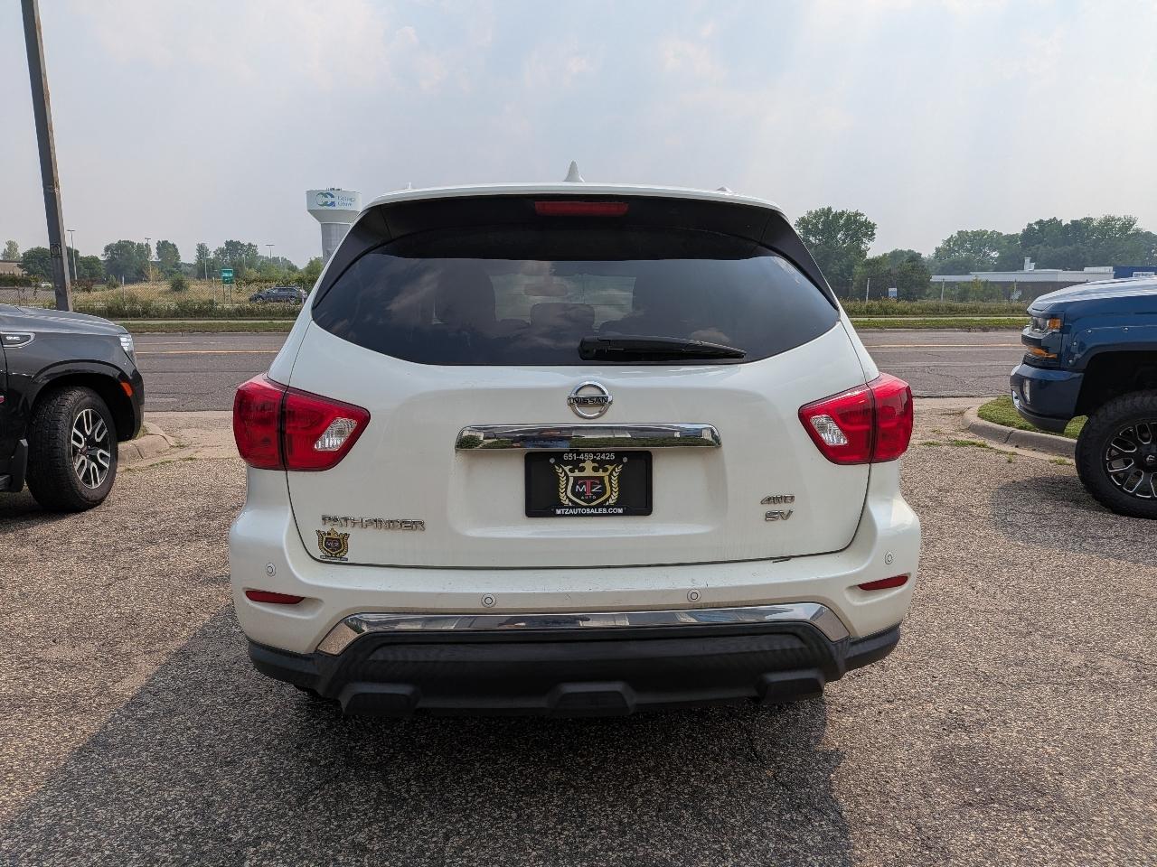 Nissan Pathfinder SV 2020