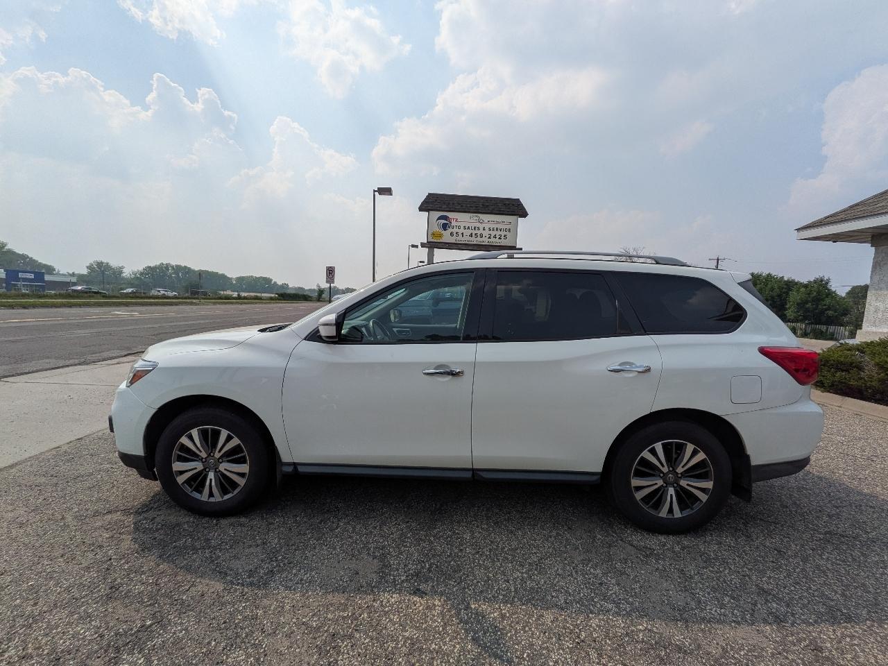 Nissan Pathfinder SV 2020