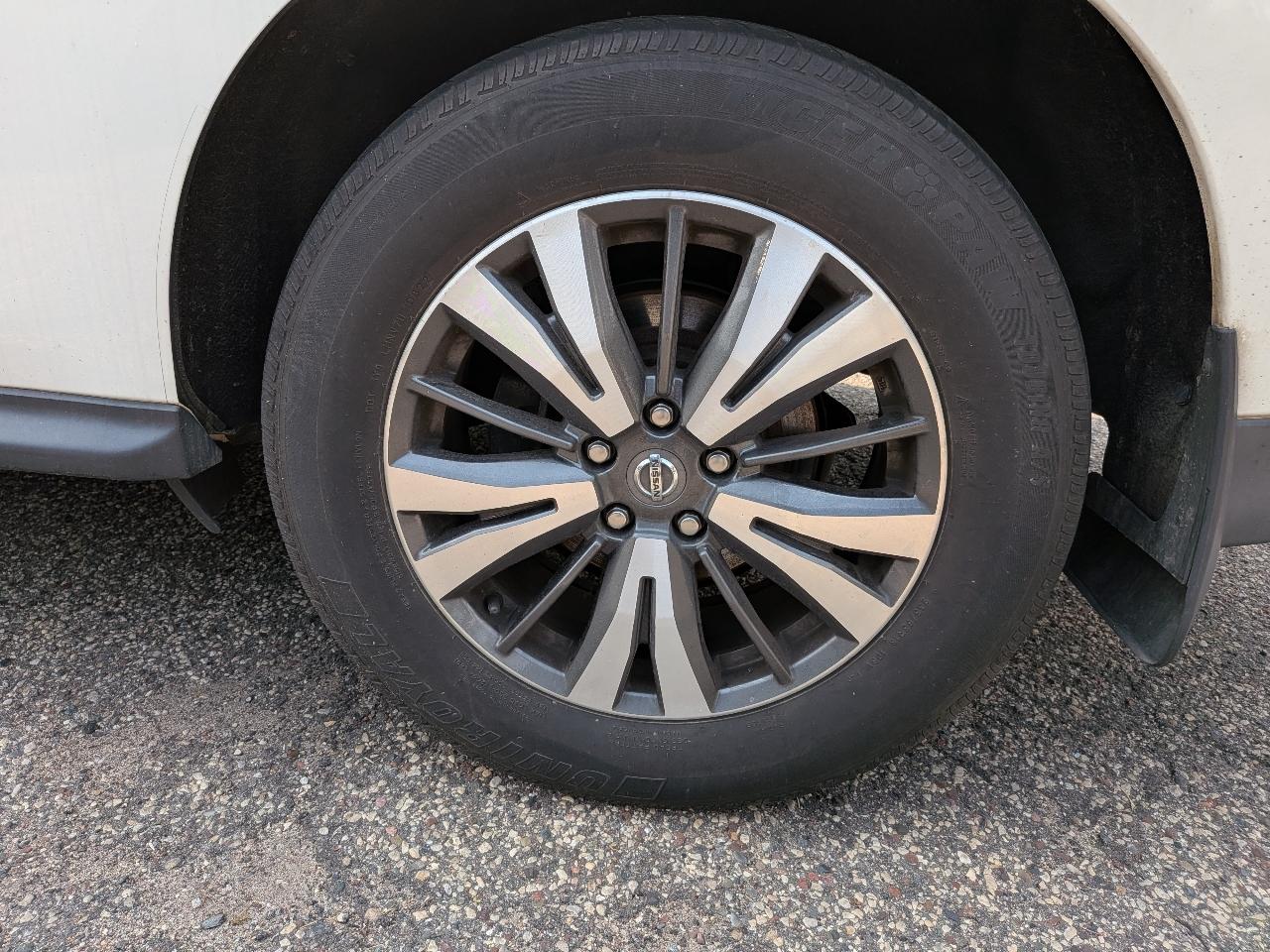 Nissan Pathfinder SV 2020