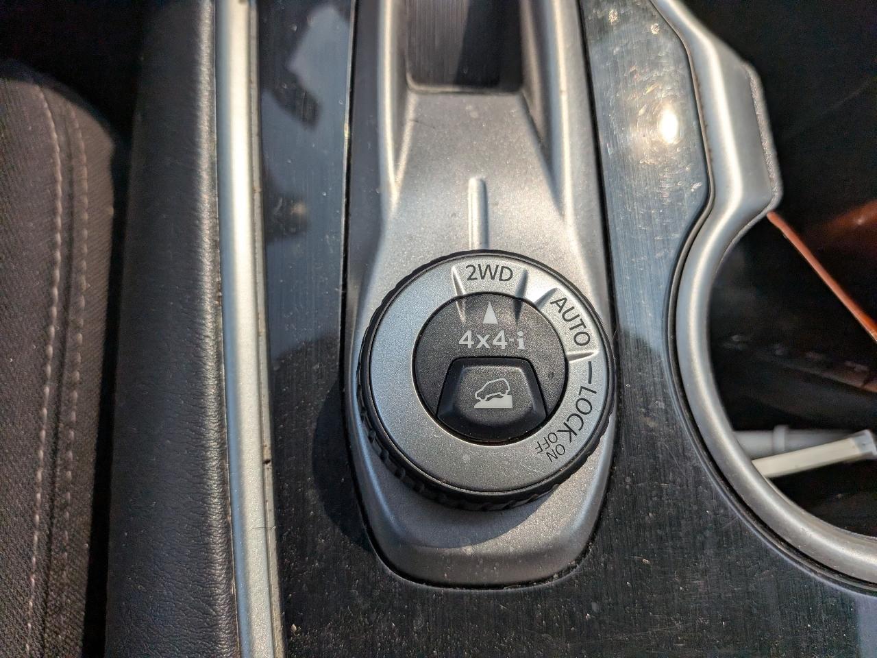 Nissan Pathfinder SV 2020