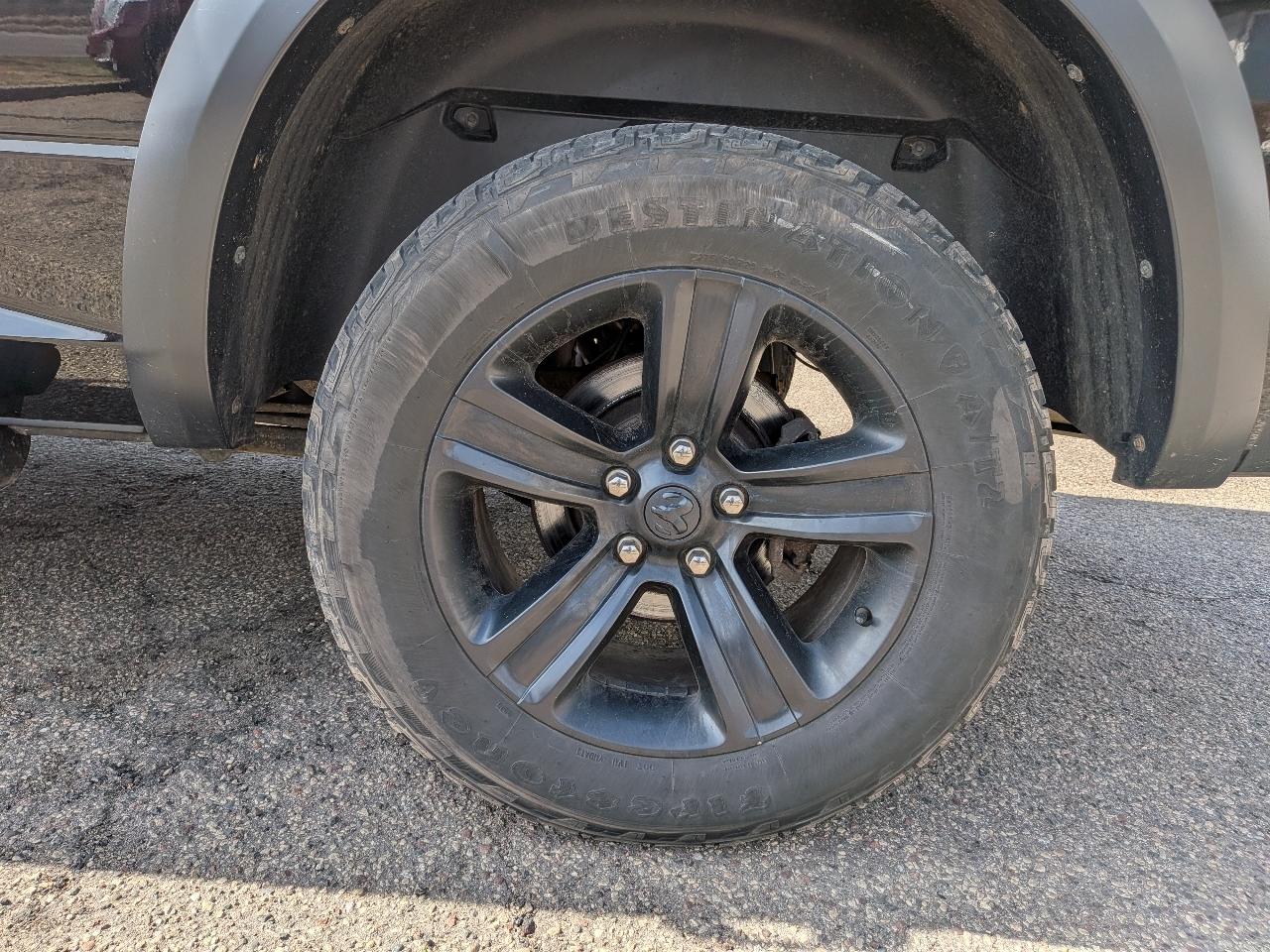 RAM 1500 Classic Warlock 4x4 Crew Cab 5'7" Box 2021