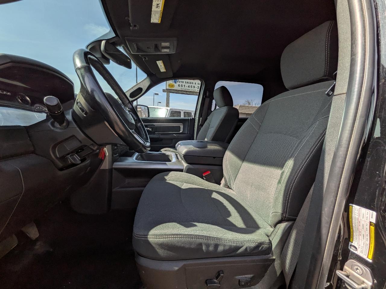 RAM 1500 Classic Warlock 4x4 Crew Cab 5'7" Box 2021