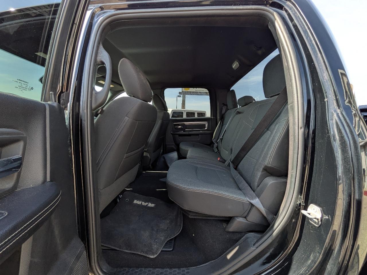 RAM 1500 Classic Warlock 4x4 Crew Cab 5'7" Box 2021