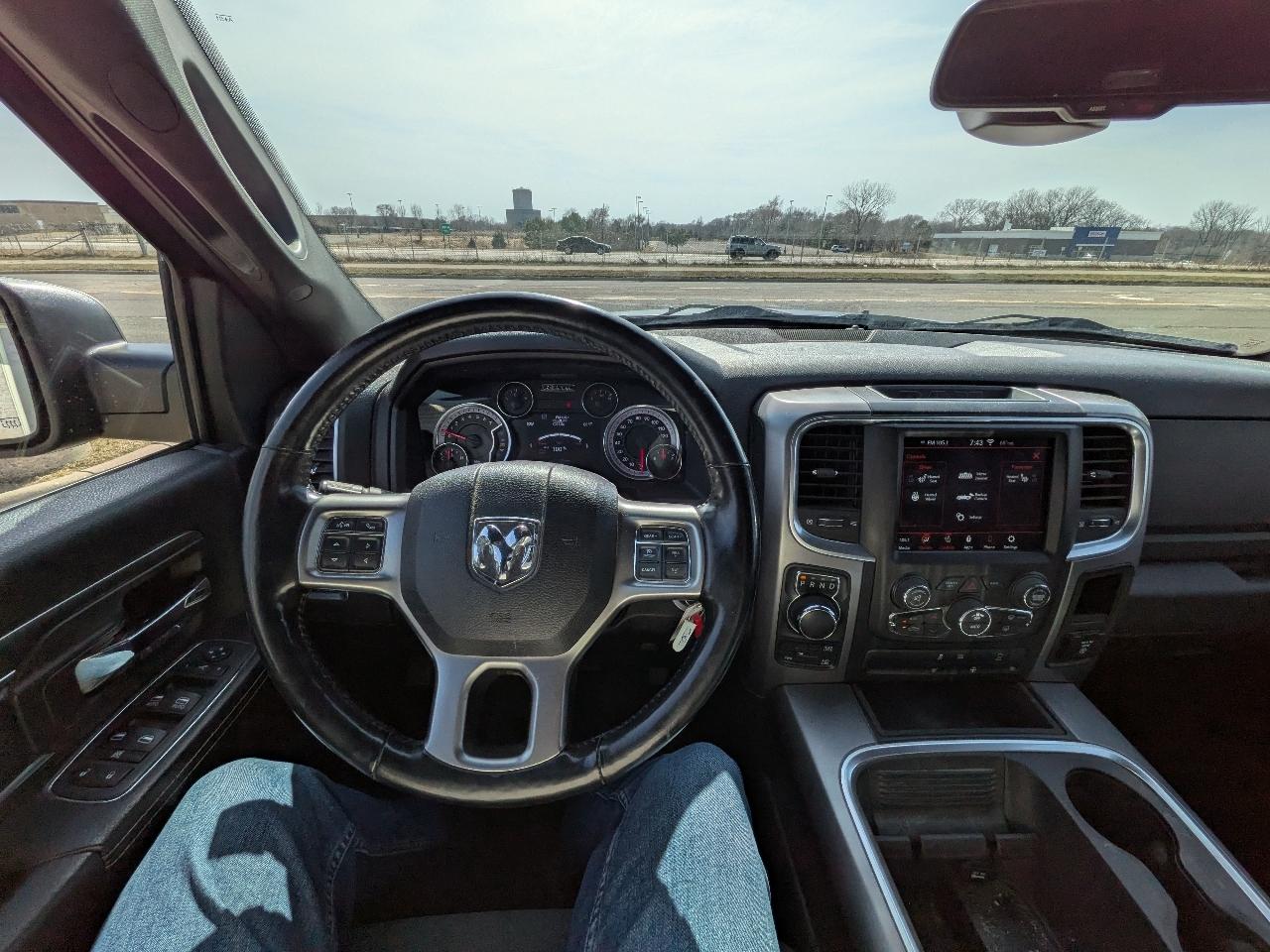 RAM 1500 Classic Warlock 4x4 Crew Cab 5'7" Box 2021