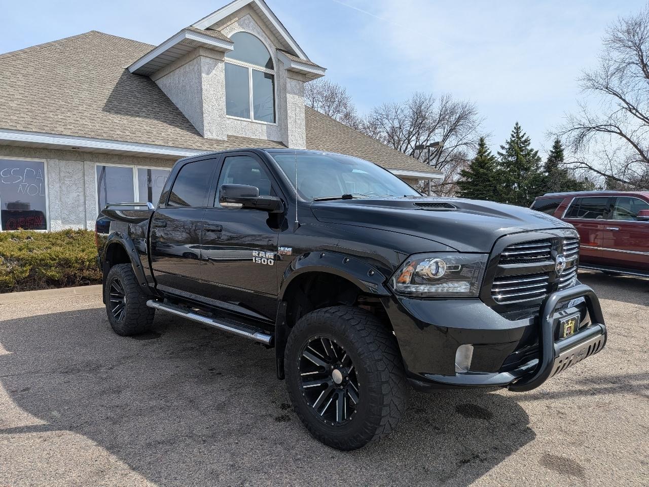 RAM 1500 4WD Crew Cab 140.5" Sport 2017