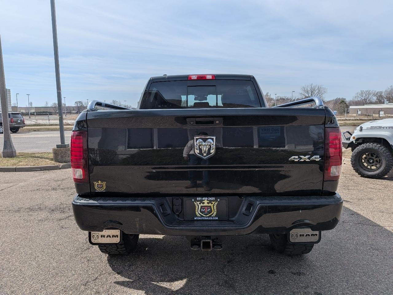 RAM 1500 4WD Crew Cab 140.5" Sport 2017