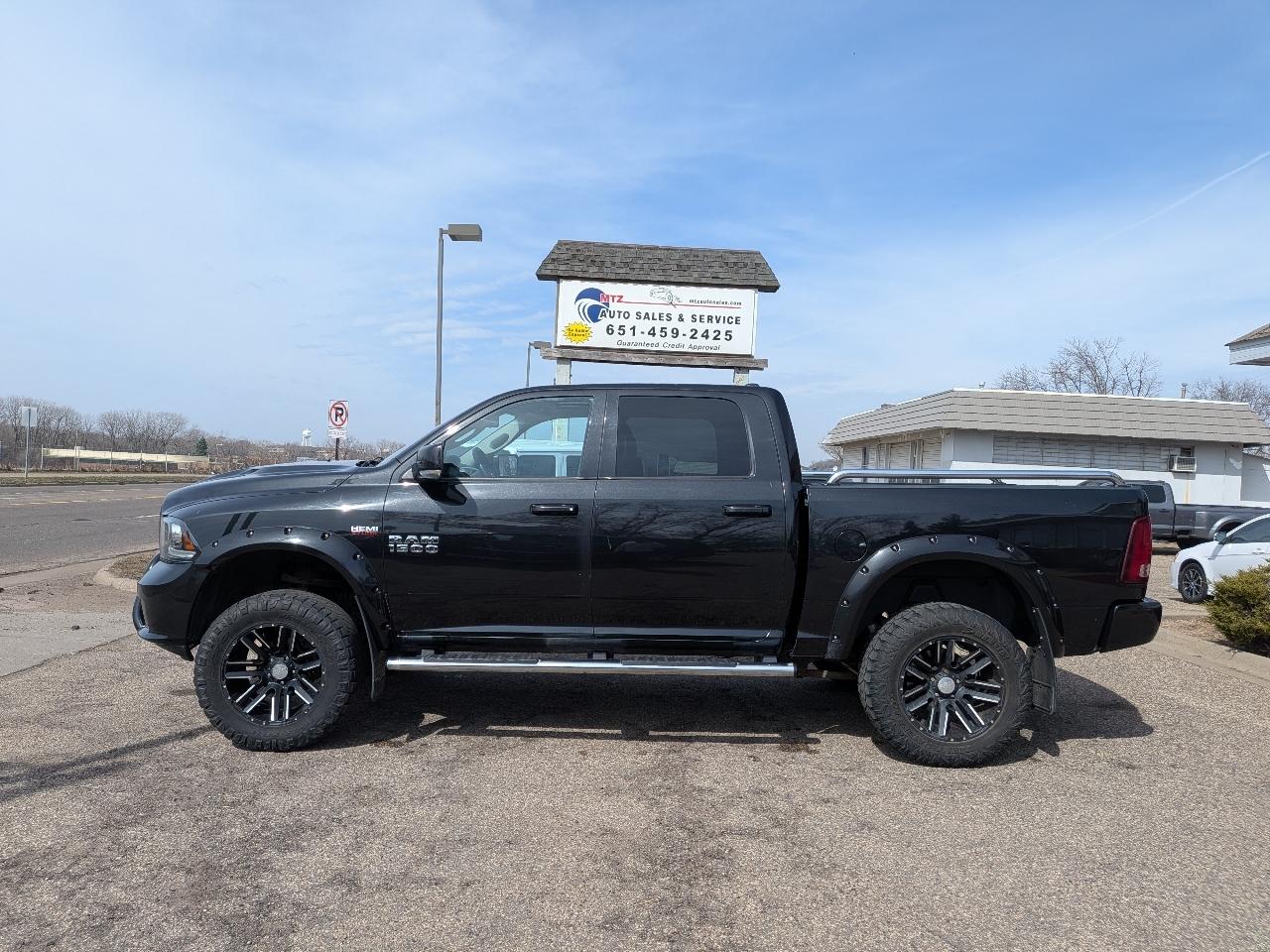RAM 1500 4WD Crew Cab 140.5" Sport 2017
