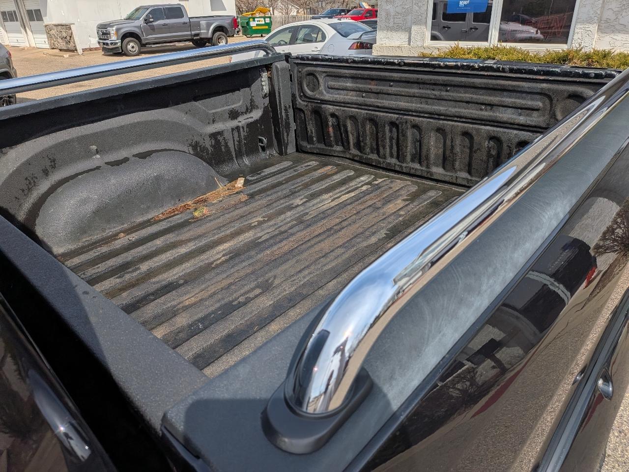 RAM 1500 4WD Crew Cab 140.5" Sport 2017