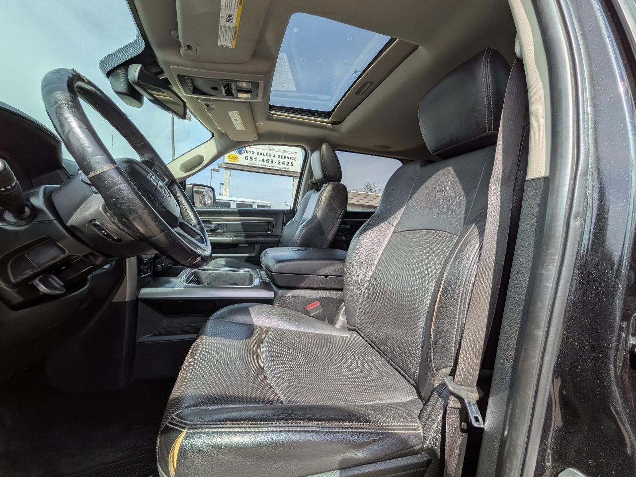 RAM 1500 4WD Crew Cab 140.5" Sport 2017