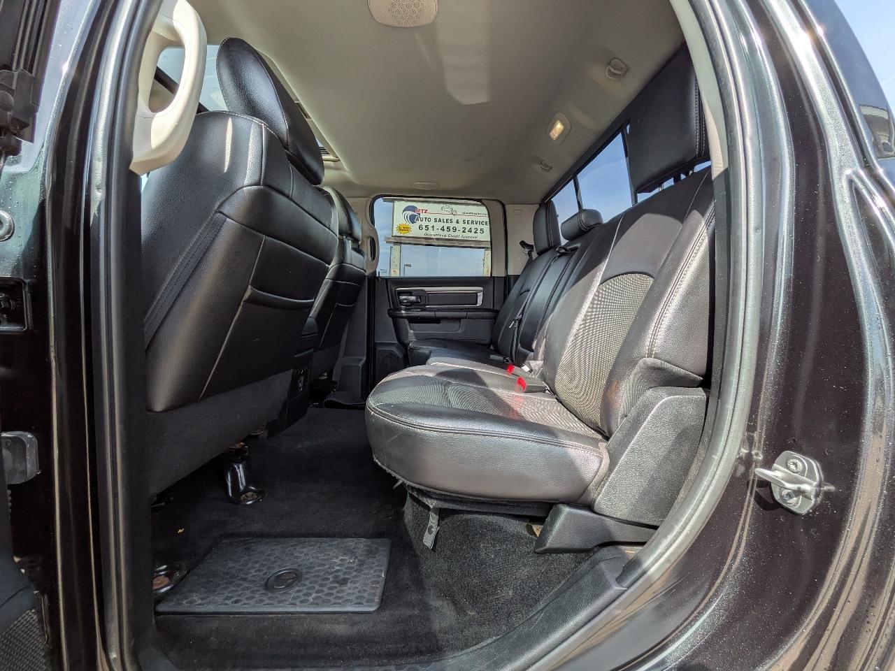 RAM 1500 4WD Crew Cab 140.5" Sport 2017